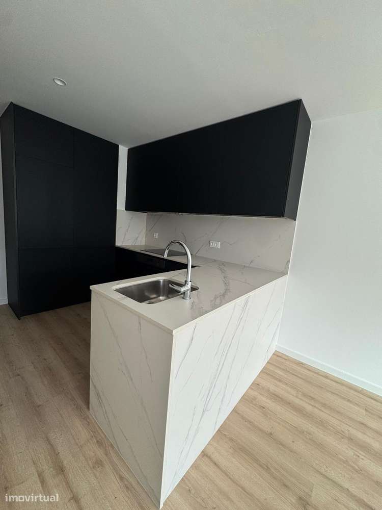 Apartamento T1 NOVO , Mobilado e com  Garagem em condomínio fechado - Grande imagem: 4/13