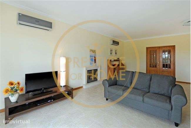 Excelente Moradia T5 de 3 pisos, 7 divisões e garagem e piscina com ár - Grande imagem: 3/20