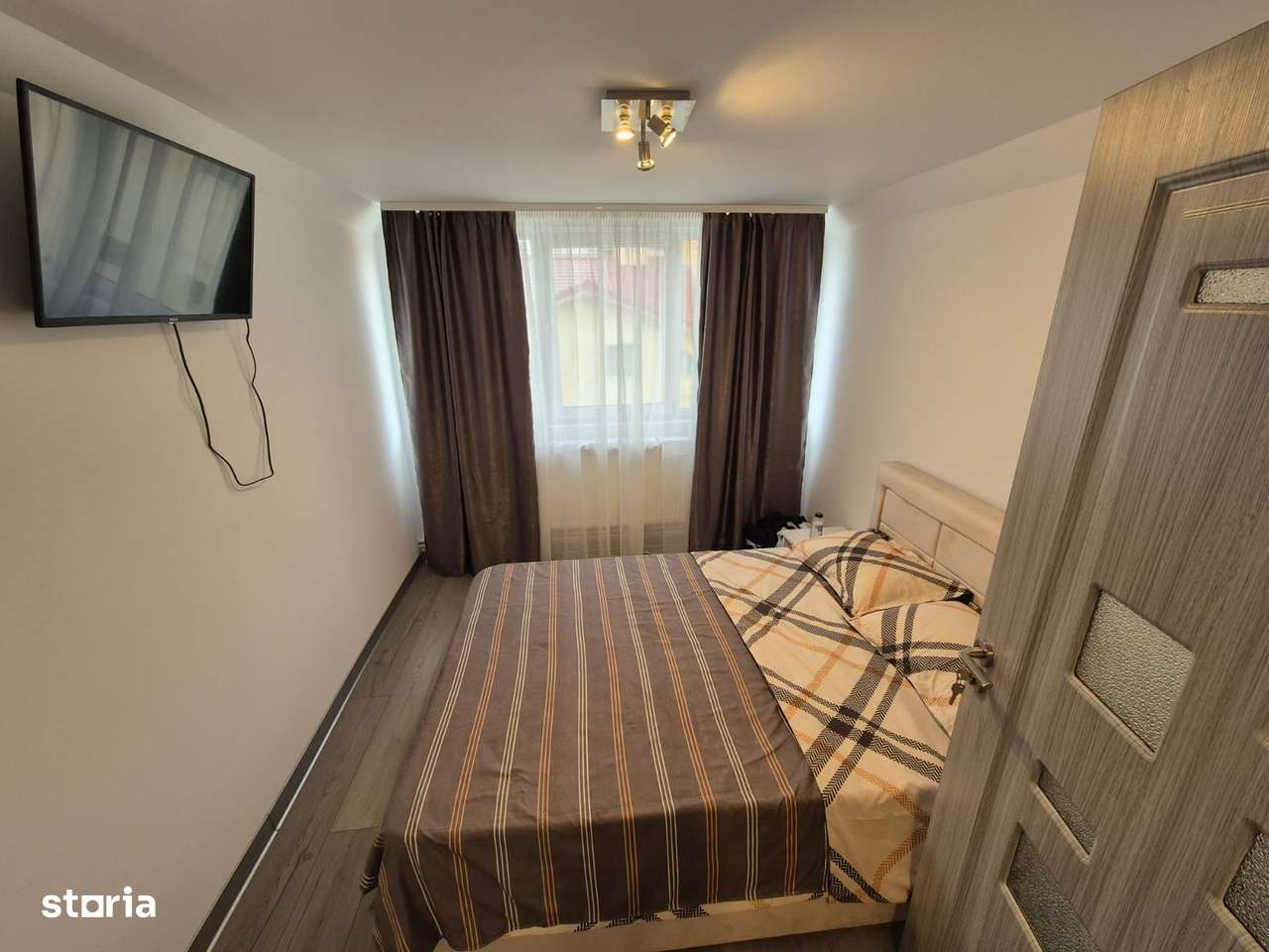 Pret redus! Apartament 4 camere modern, Rovinari, strada Prieteniei - Imagine principală: 4/9