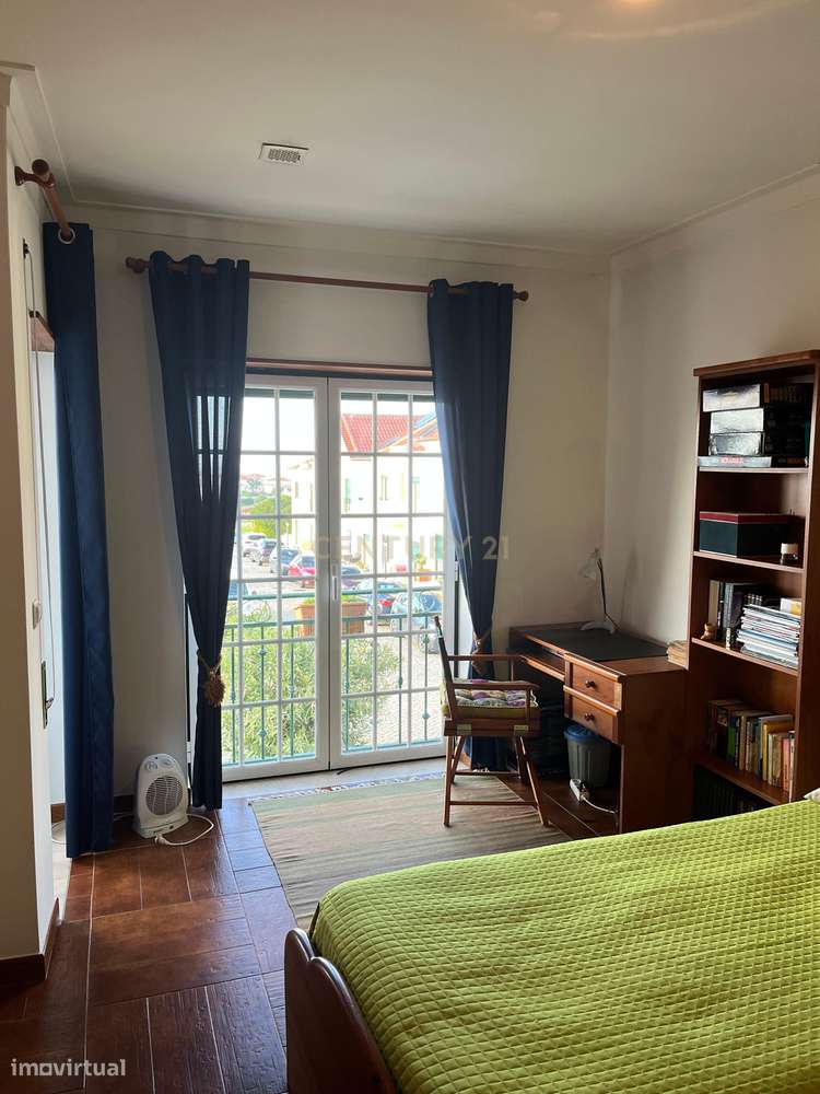 Moradia T4 em condomínio fechado com piscina, vista mar e walking dist-43