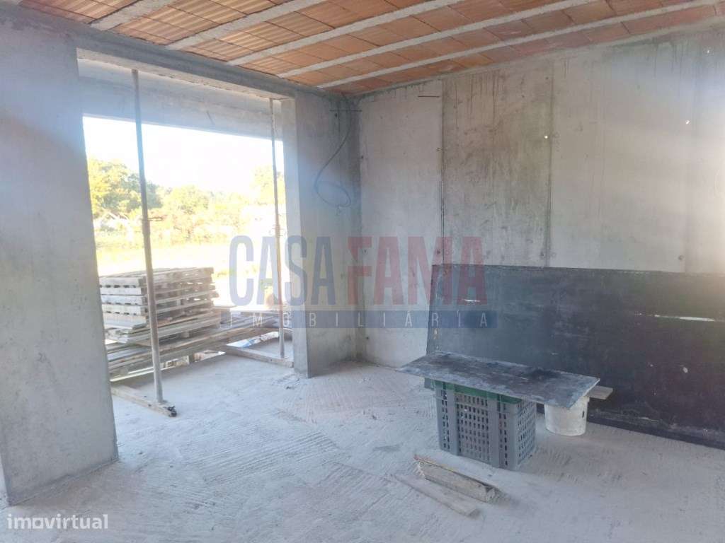 Moradia T3 com terreno espaçoso e garagem - a poucos minutos do cen... - Grande imagem: 4/16