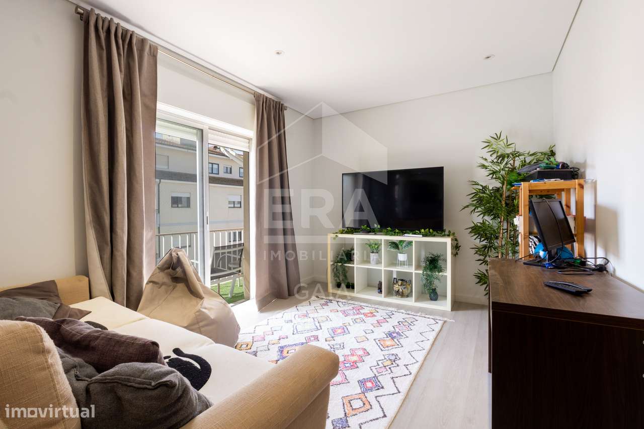 T2 com terraço e garagem em Vilar de Andorinho-11