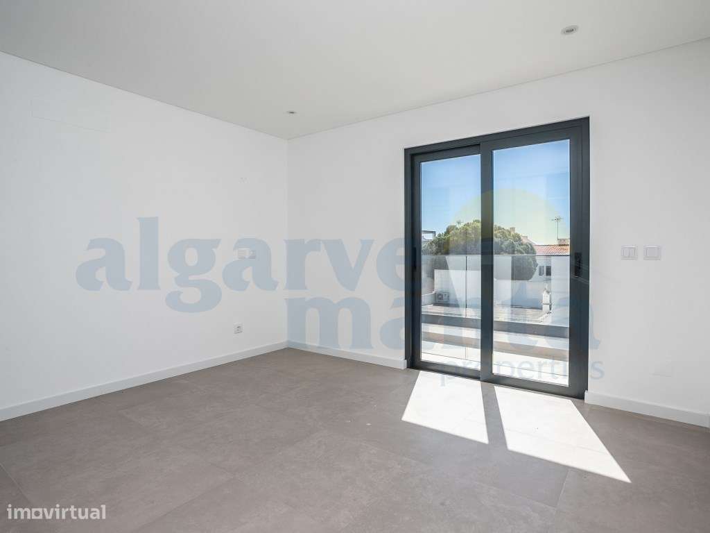 Exclusiva Moradia T4 de Luxo à Beira-Mar com Piscina Privada, Estac...-16