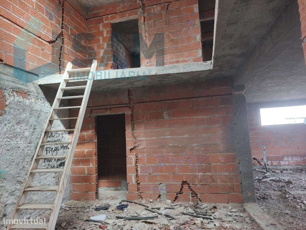 Moradia T3 em construção-7