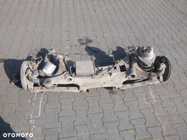 BELKA SANKI ZAWIESZENIE TYŁ TYLNE KOMPLETNE WAHACZE PIASTY VOLVO S60 I 09492948 - 2