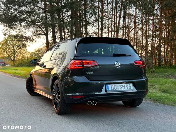 Volkswagen Golf - 18