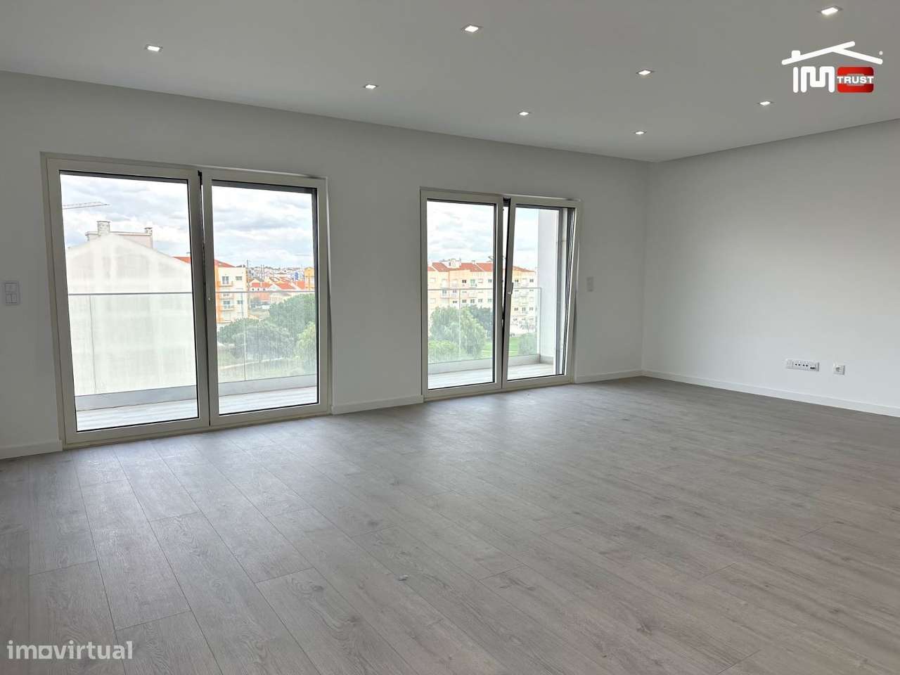 Incrivel Apartamento T3 com Varandas, Garagem e Arrecadação-4