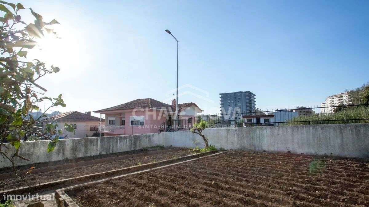 Moradia T3 C/ amplo terreno-31