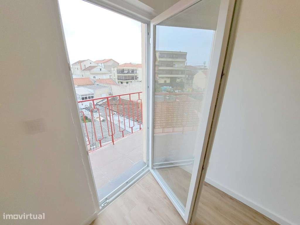 Apartamento T2 com varanda para venda em Camarate, Loures - Lisboa-15