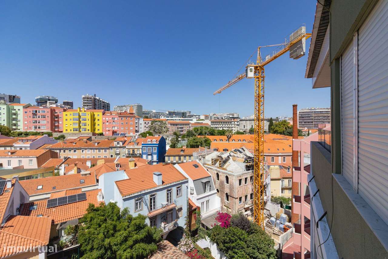 Penthouse com terraço de 28m2 junto ao metro no Rato-6