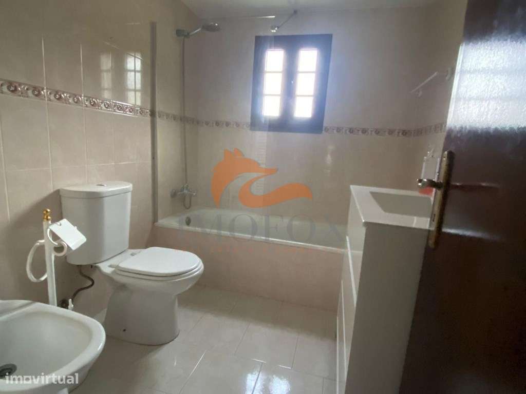 Quinta com 3 casas independentes e 9665m2 de terreno-15