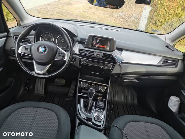 BMW Seria 2 218d - 10