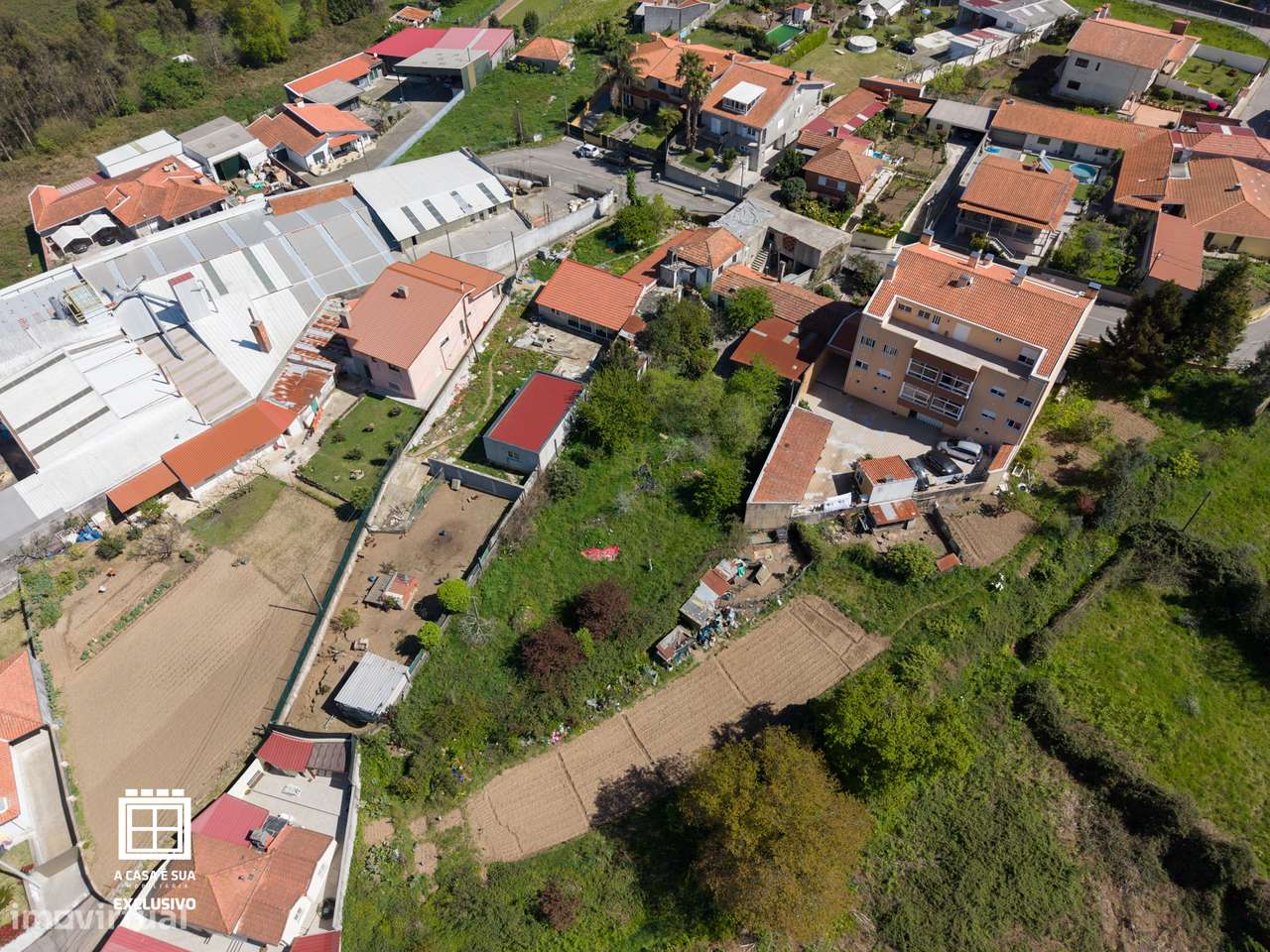 Moradia com duas habitações independentes em Lourosa - Exclusivo-34