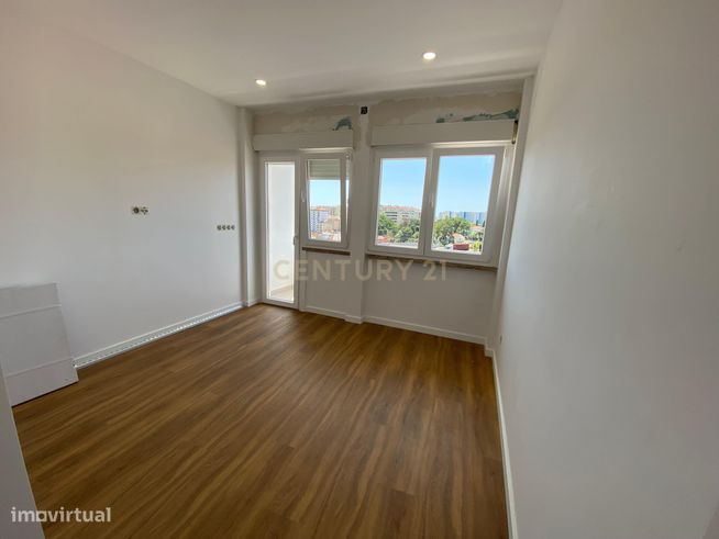T2 com 90m² | Totalmente Remodelado com Acabamentos de Luxo – Sacavém-18