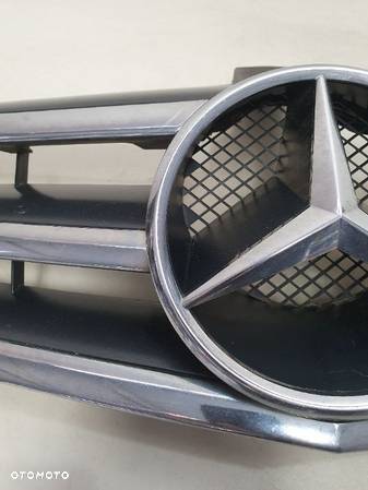 MERCEDES CLC 203 GRILL ATRAPA - 3