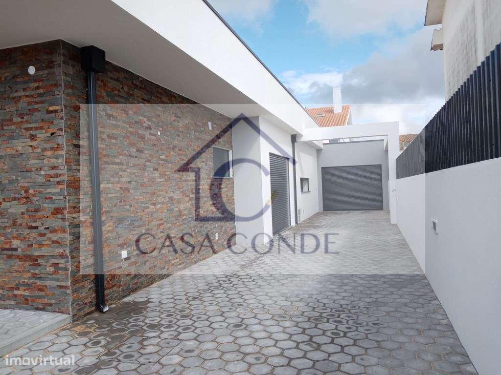 Moradia Isolada T4 Nova em Fernão Ferro - Acabamentos de Luxo-26