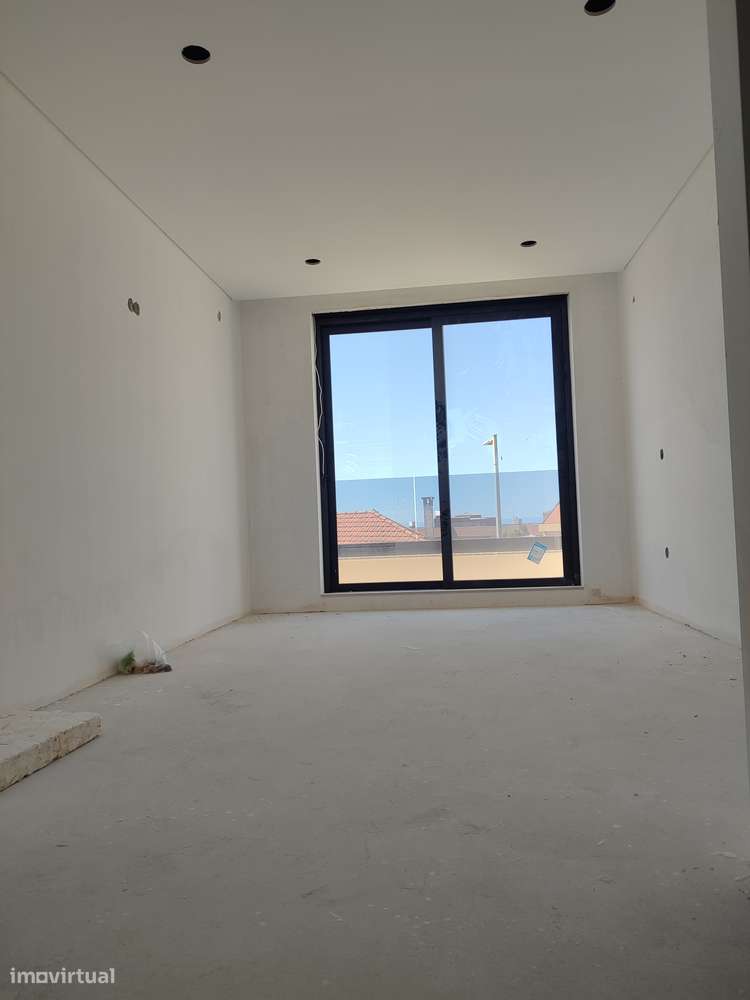 T2 c/ vistas, próximo de Santo Ovídio da futura estação da Linha Rubi.-8