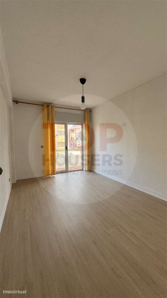 Apartamento T4 com elevador no centro de Faro-6