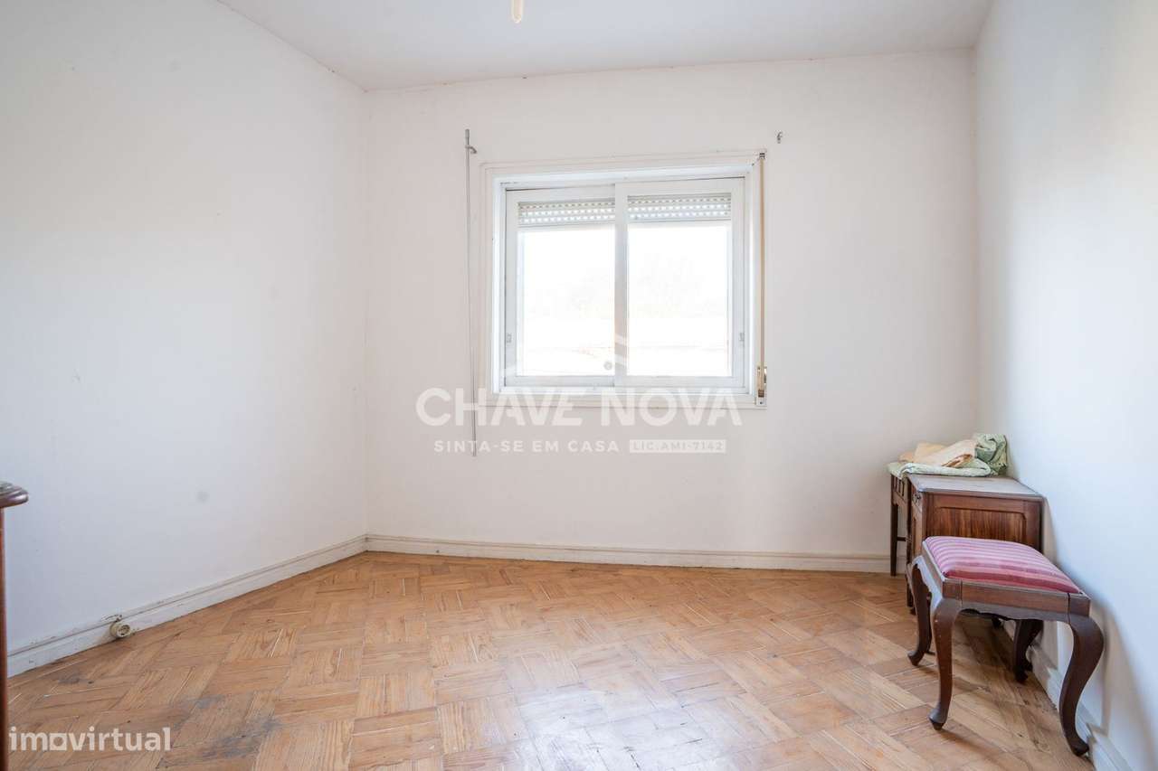 Moradia Bi-Familiar T4 + T2 com Potencial de Rendimento em Ramalde ...-18