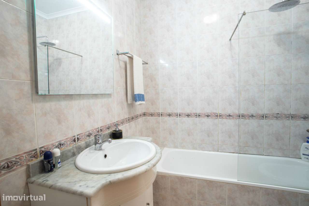 T2+1, em Vila Nova de Gaia, com garagem e varanda-21