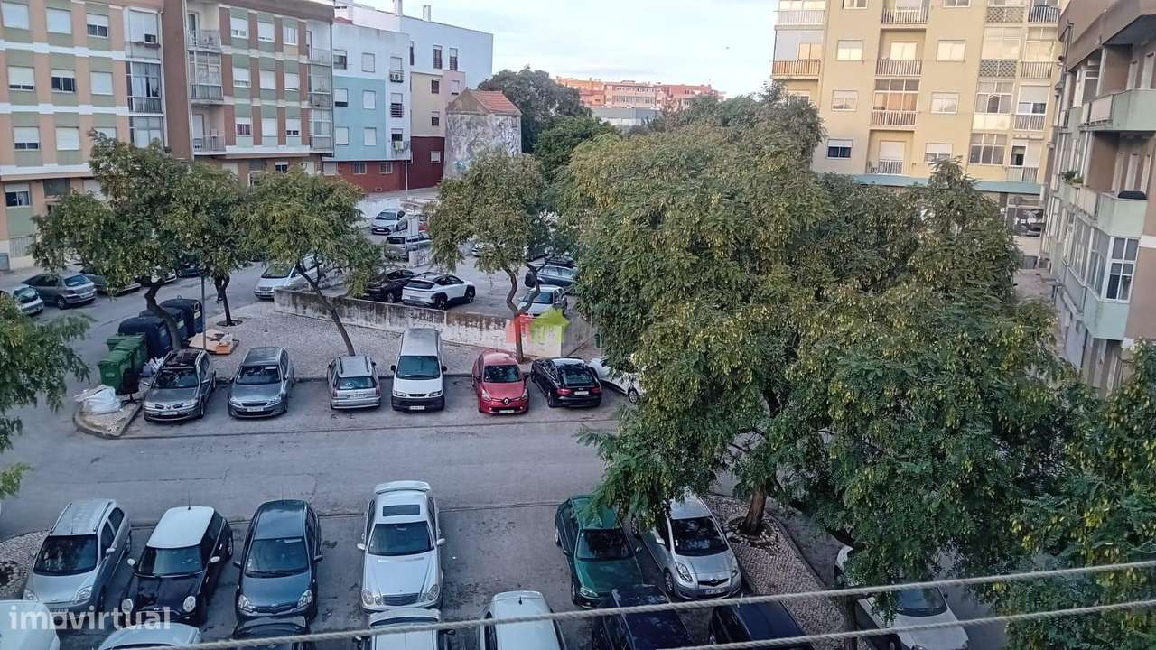 Apartamento T3 no Bairro Afonso Costa - Setúbal-22