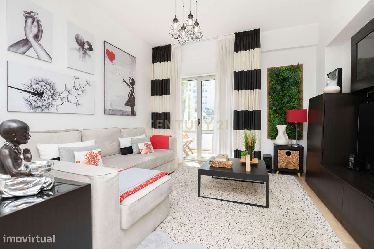 T2 totalmente remodelado em Queluz | Pronto a habitar | Elevador e var-9