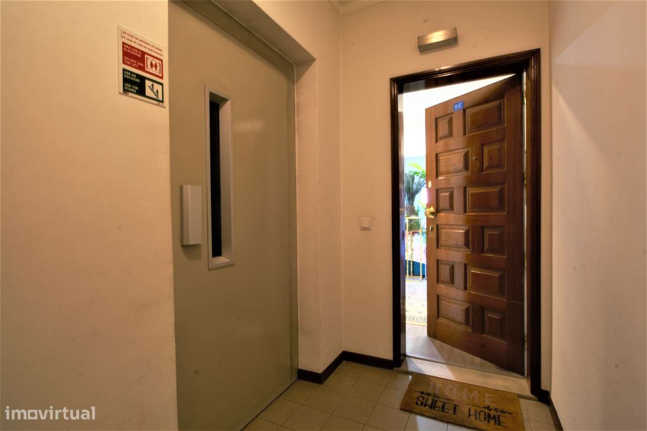 Apartamento T2 remodelado no centro, a 200m do Arco da Porta Nova - Grande imagem: 3/20