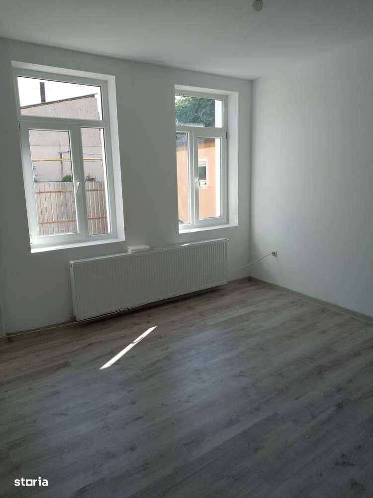 De Vanzare Casa zona Centrala - Imagine principală: 5/14