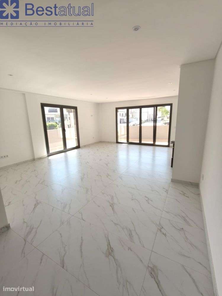 Apartamento T3 c/Lugar de Garagem P/ 2 Carros-3