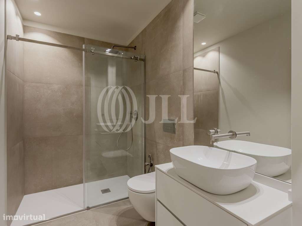 Apartamento T4 com varanda e garagem nas Antas Porto-18