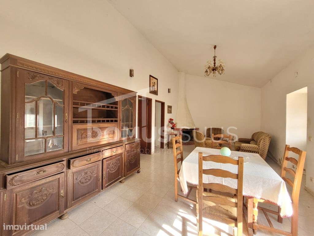 Moradia térrea localizada em zona calma-3