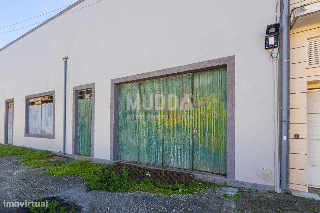 Armazém com potencial construtivo de habitação até 3 pisos - Grande imagem: 3/13