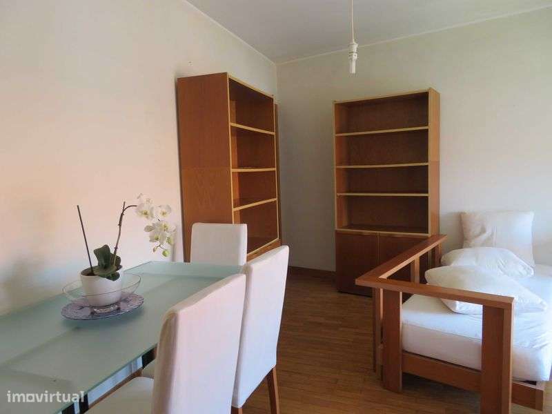 T1 frente Hospital S. João - Grande imagem: 4/12