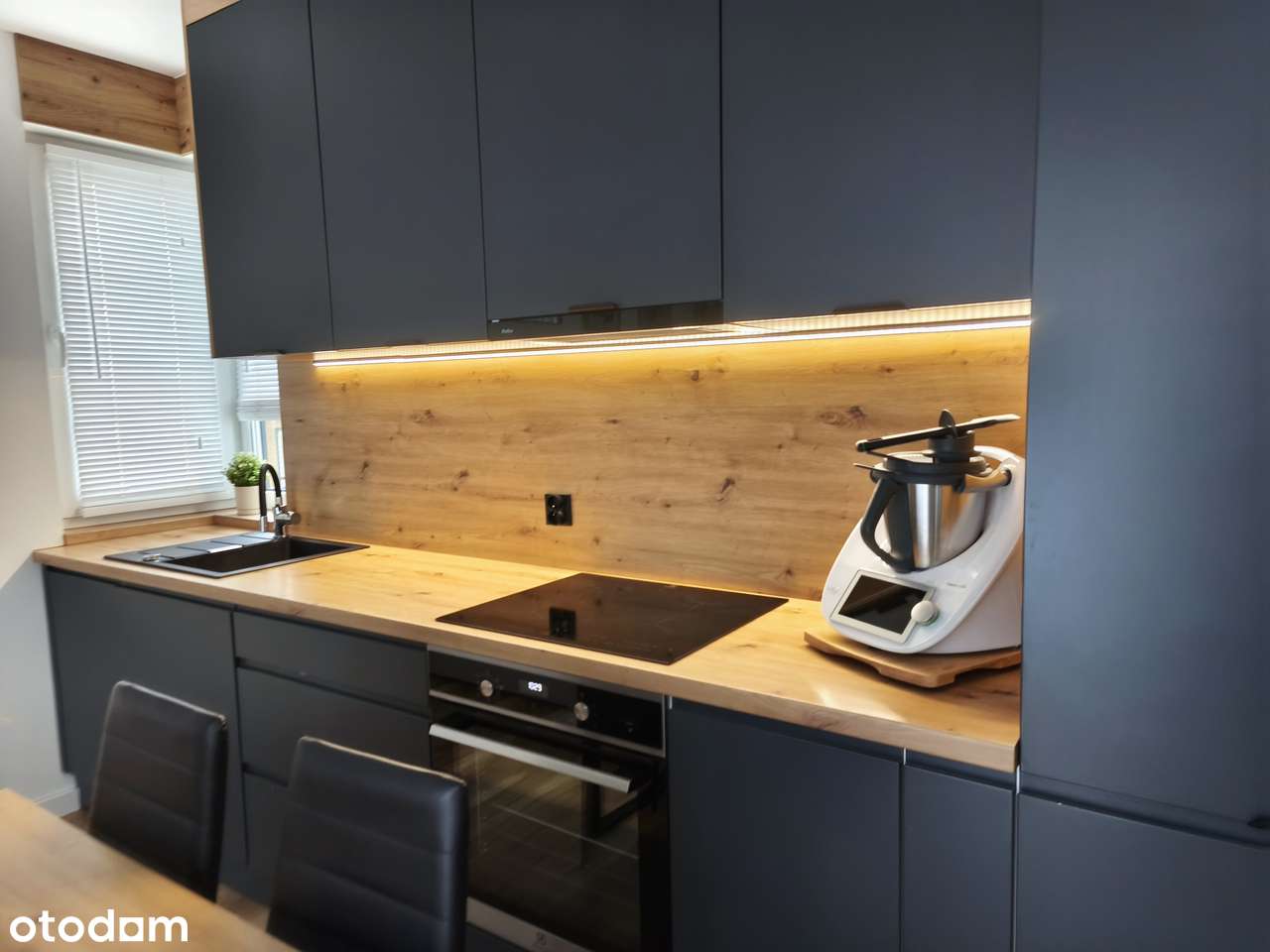 Wyposażone, miejsce postojowe GRATIS, niskie opłaty-2