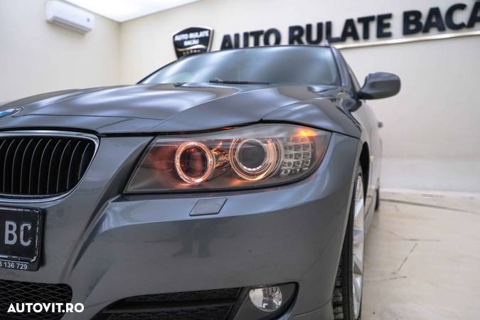 BMW Seria 3 320d DPF Touring Aut. - 12