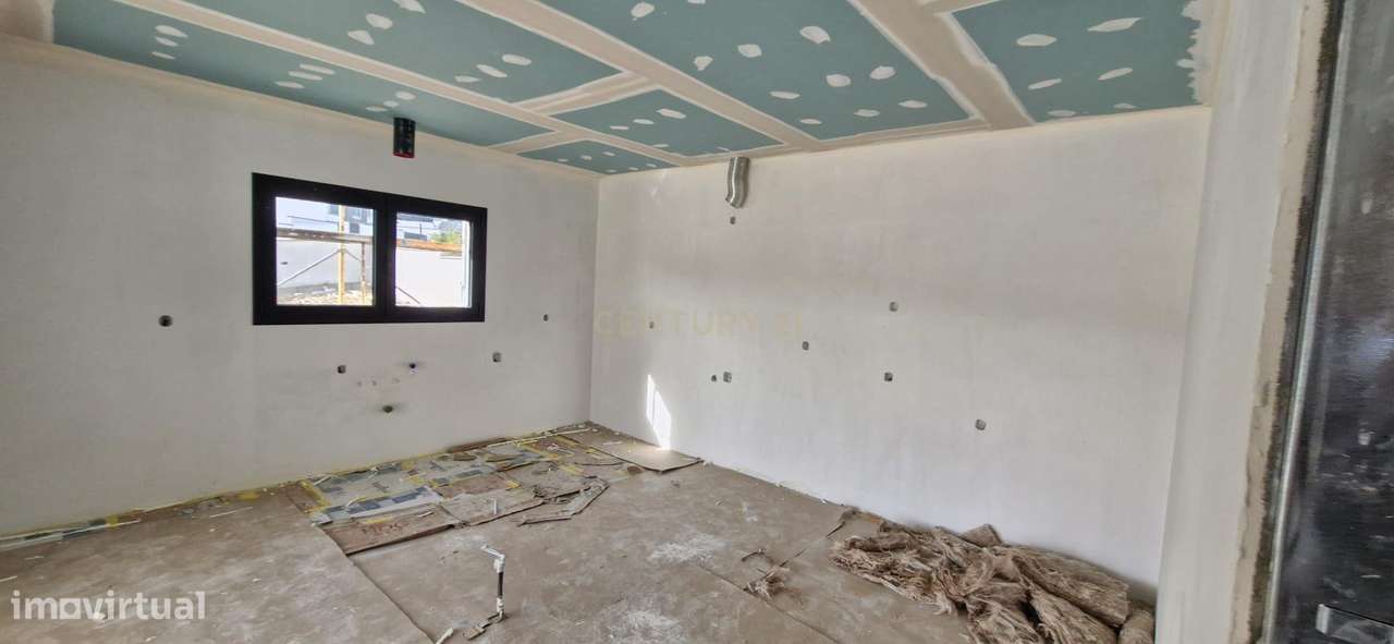 Moradia T4 contemporânea – elevada, luminosa e voltada a sul - Grande imagem: 5/26