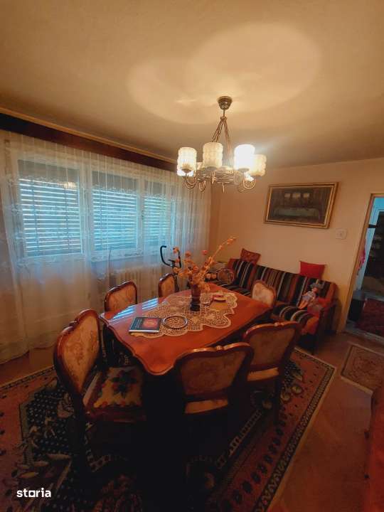 Apartament 4 camere, 83 mp, balcon, etaj 2 din 4, Manastur-1