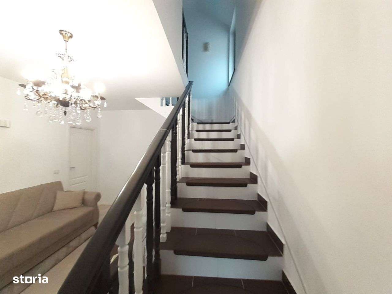 Vila spatioasa de vanzare in Rediu cu garsoniera separat - Imagine principală: 4/14