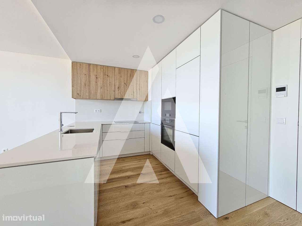 Apartamento T1 novo com bastante luz natural  na Forca - Grande imagem: 2/17