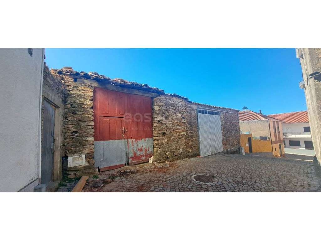 Garagem de 99 m2 na Zona Histórica - Mogadouro - Grande imagem: 2/12