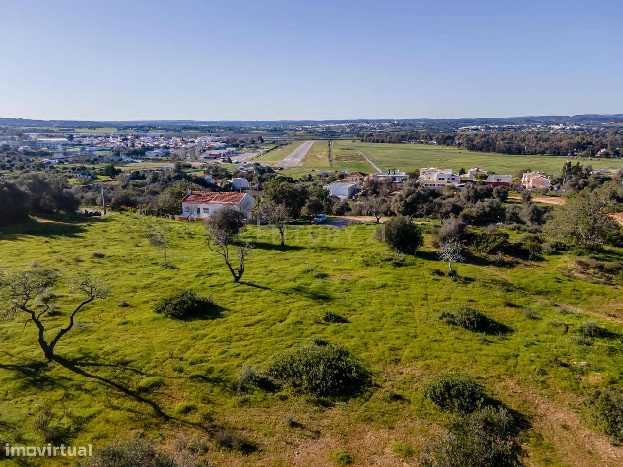 TERRENO COM RUÍNA COM VISTAS ESPETACULARES NOS MONTES DE ALVOR! - Grande imagem: 5/15