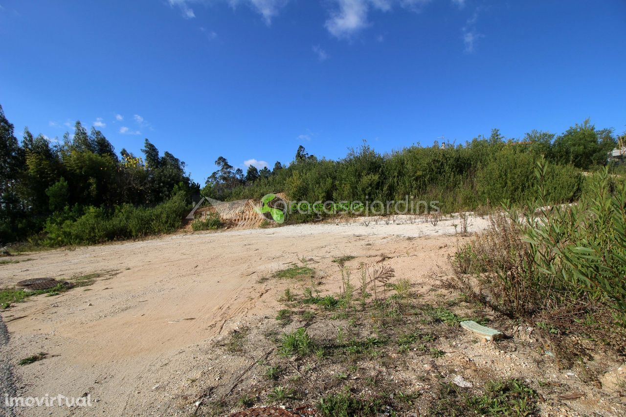 Lote de terreno com 1027 m2