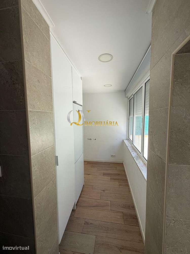 Excelente Apartamento T1+1 sito no Cristo Rei, Almada-10