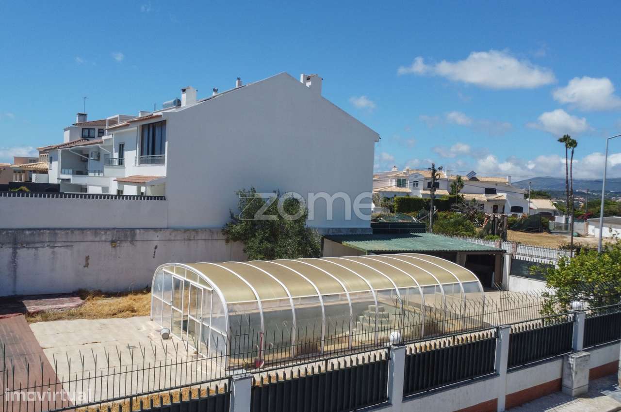 Terreno urbano no Murtal, na parede com Piscina - Grande imagem: 4/20