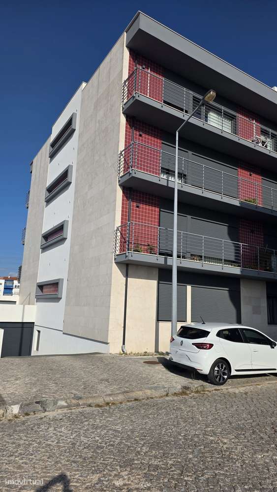 T3, c/terraço, amplo e soalheiro a 2 min. centro M.Grande-40