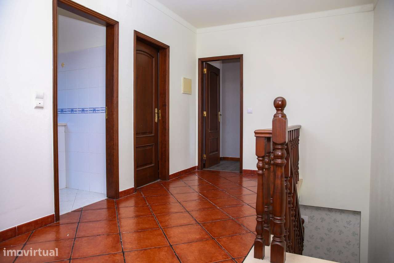 Moradia T4 isolada com logradouro de 2.200m²-15