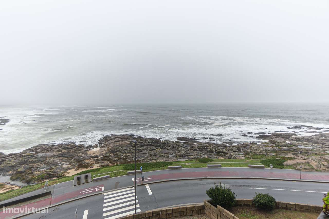 T2 no Último Piso | Condomínio Privado com Piscina | Vista Mar-12