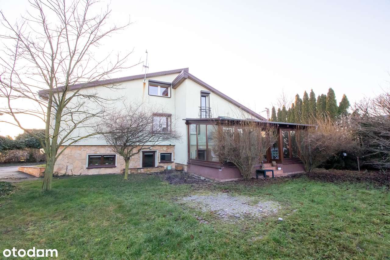 Duży, funkcjonalny dom pod Opolem-18