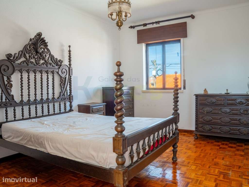 Moradia Usada T4, em banda, na Nazaré.-15