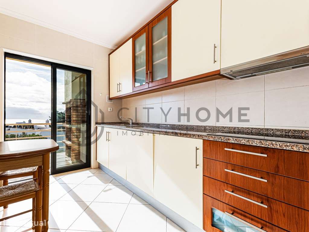 Apartamento T2 com garagem e vista mar a 400m da praia-8